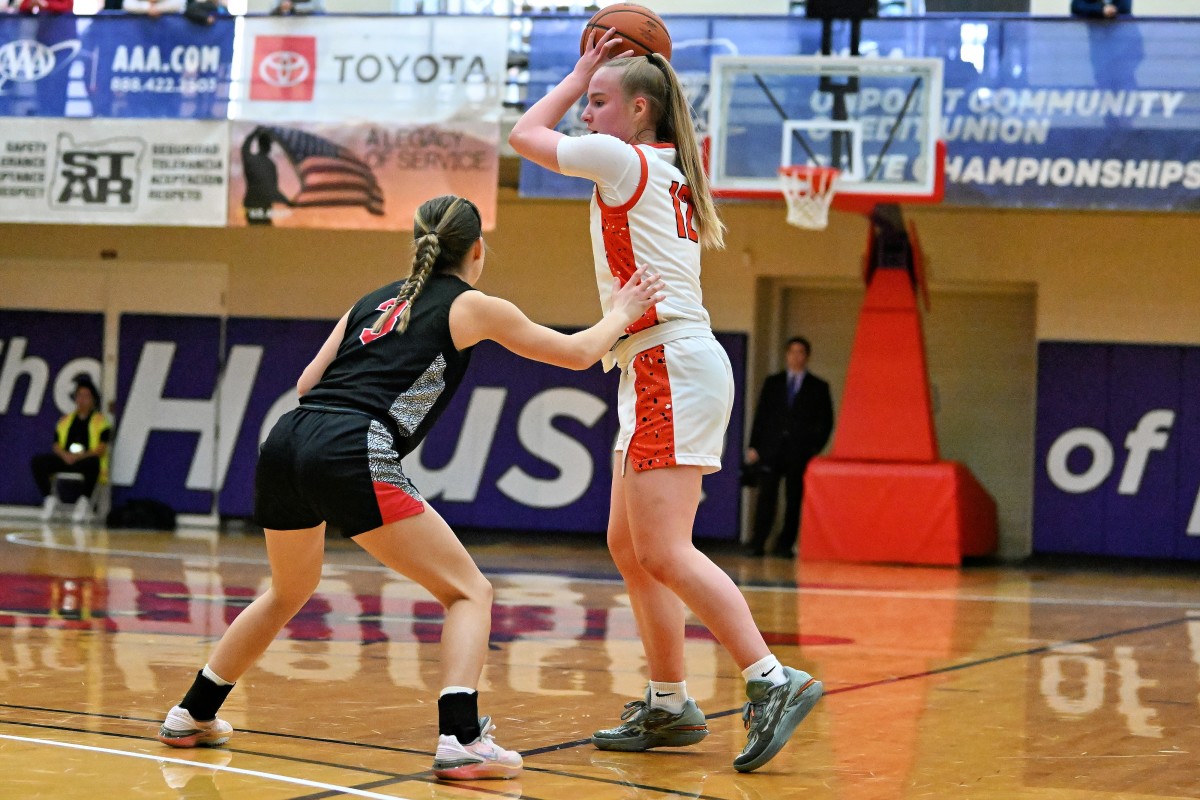 a Silverton Mountain View 5A Oregon girls basketball quarterfinal 2024 Leon Neuschwander 16