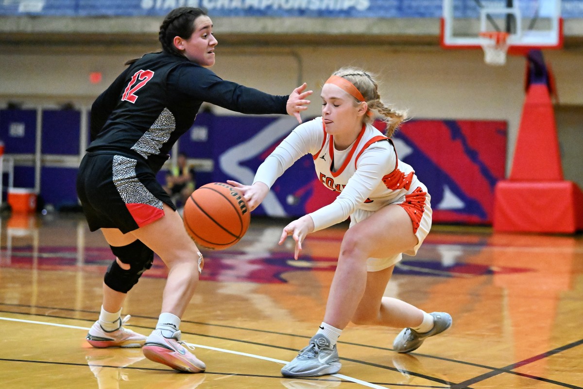 a Silverton Mountain View 5A Oregon girls basketball quarterfinal 2024 Leon Neuschwander 33