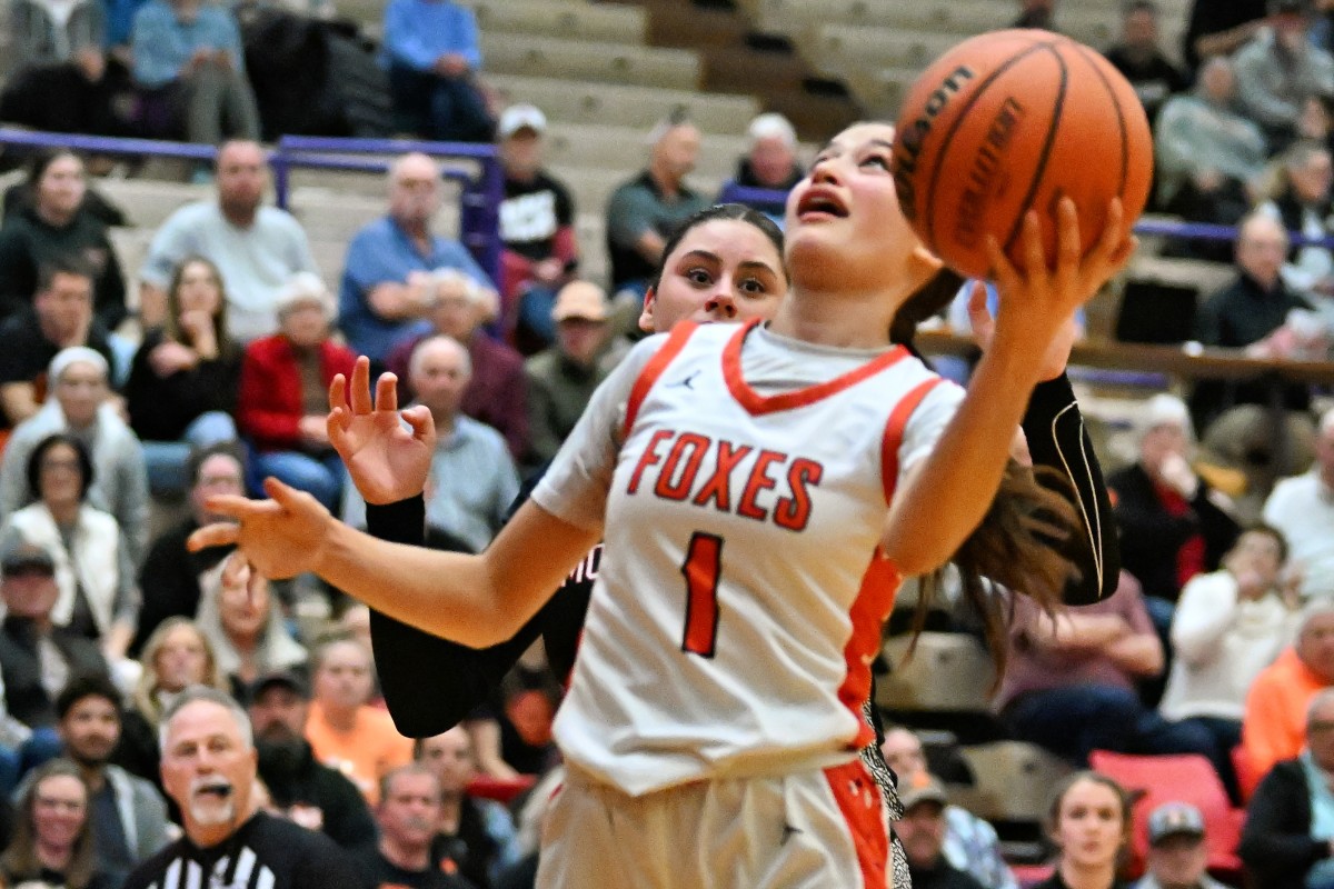 a Silverton Mountain View 5A Oregon girls basketball quarterfinal 2024 Leon Neuschwander 40