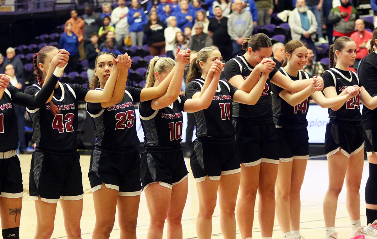 a South Medford Southridge 6A Oregon girls basketball quarterfinal 2024 Dan Brood 3