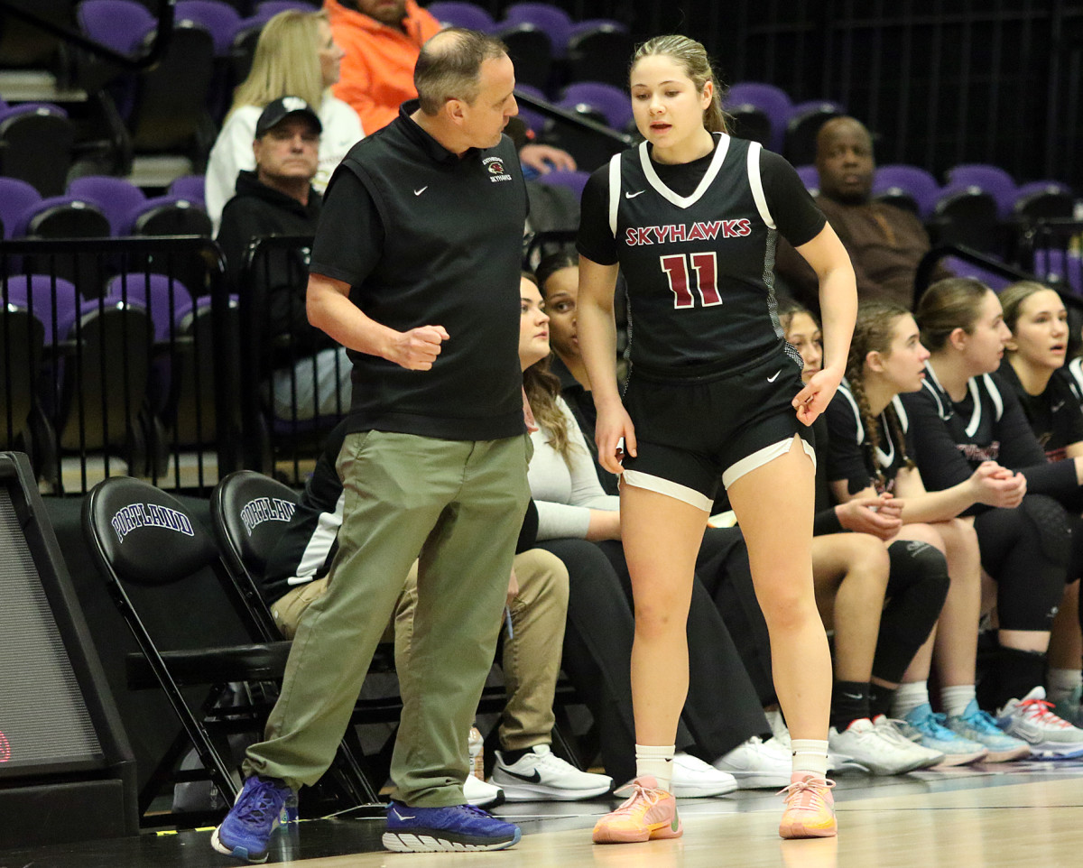 a South Medford Southridge 6A Oregon girls basketball quarterfinal 2024 Dan Brood 8