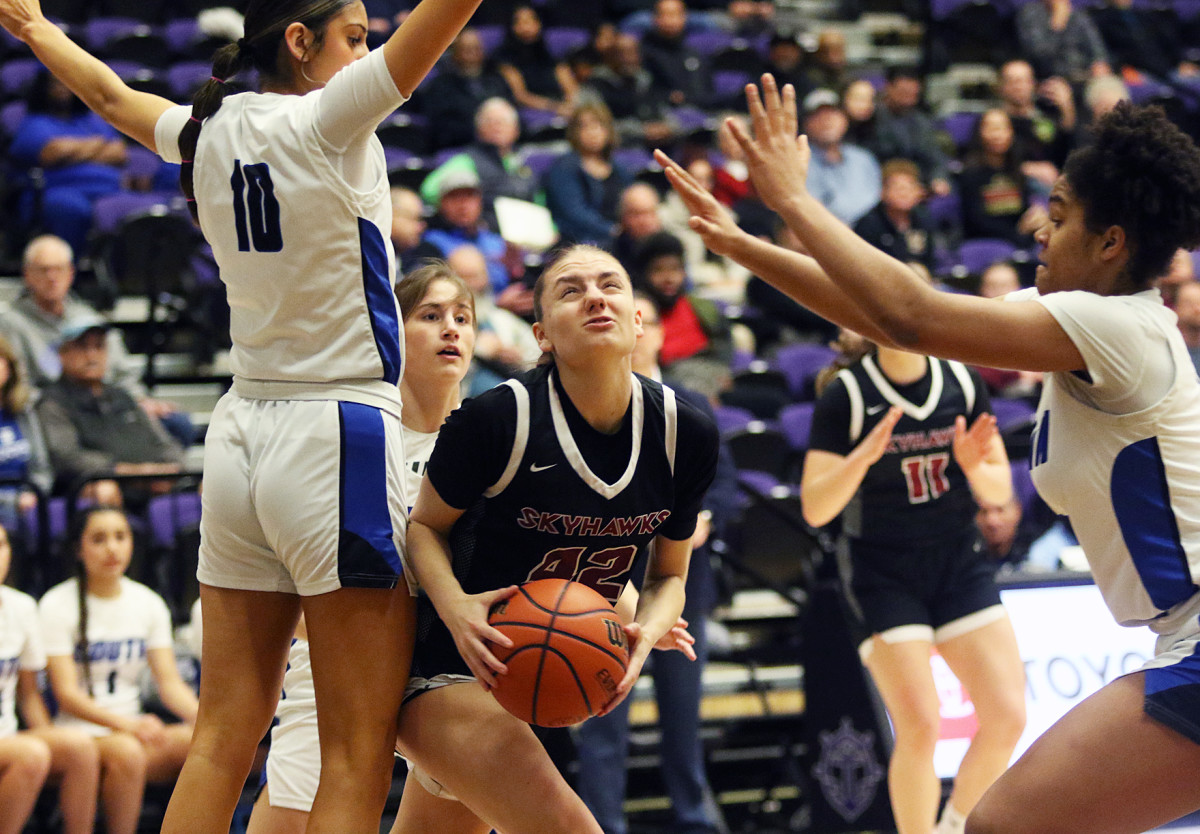 a South Medford Southridge 6A Oregon girls basketball quarterfinal 2024 Dan Brood 9