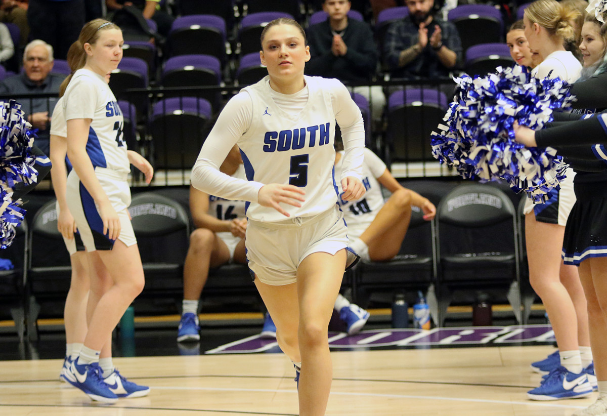 a South Medford Southridge 6A Oregon girls basketball quarterfinal 2024 Dan Brood 6