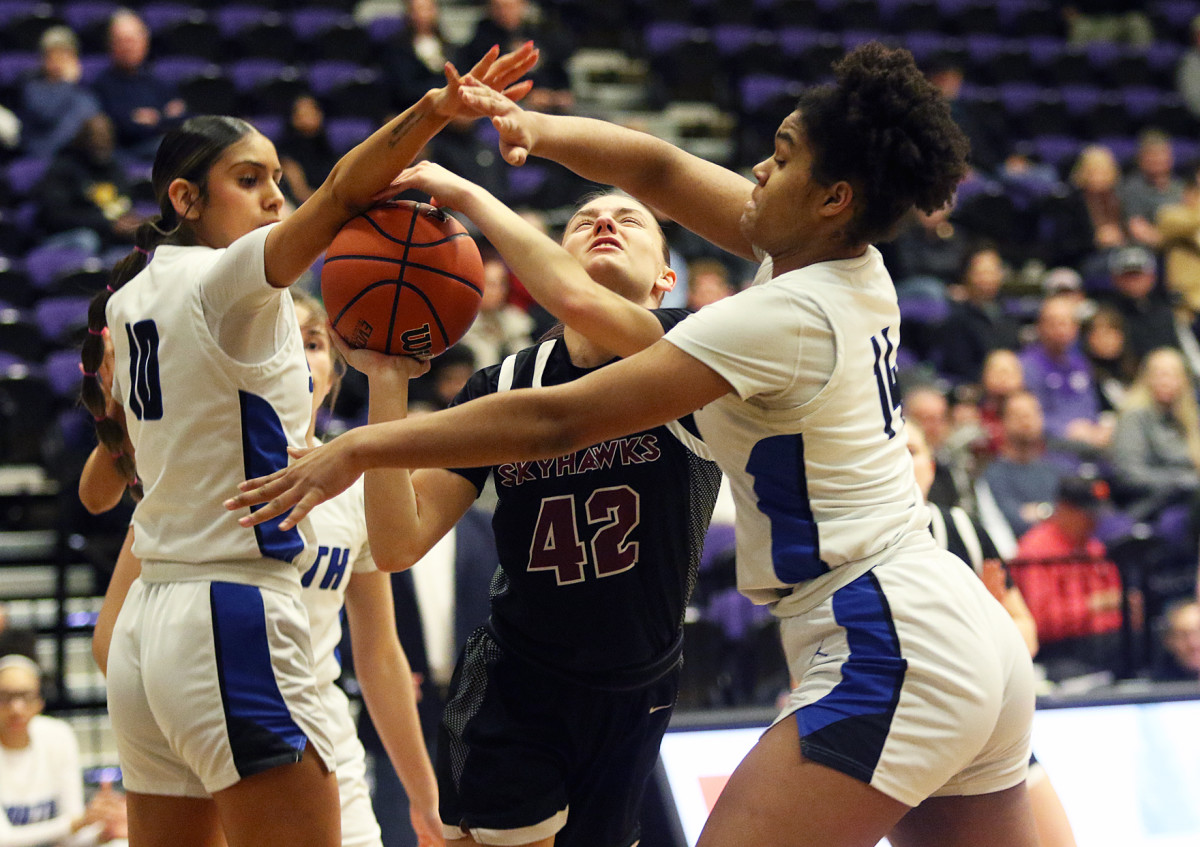 a South Medford Southridge 6A Oregon girls basketball quarterfinal 2024 Dan Brood 10