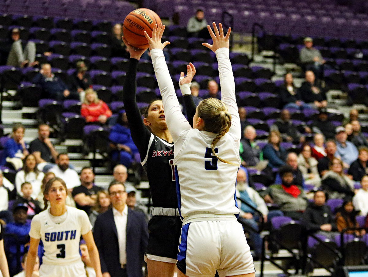 a South Medford Southridge 6A Oregon girls basketball quarterfinal 2024 Dan Brood 13