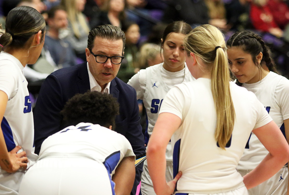 a South Medford Southridge 6A Oregon girls basketball quarterfinal 2024 Dan Brood 15