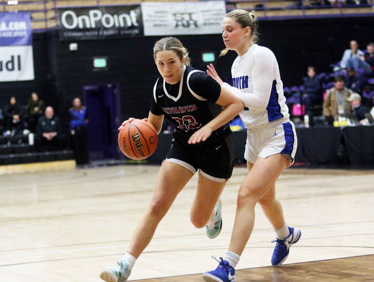 a South Medford Southridge 6A Oregon girls basketball quarterfinal 2024 Dan Brood 18