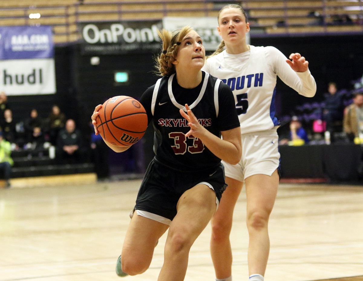 a South Medford Southridge 6A Oregon girls basketball quarterfinal 2024 Dan Brood 19