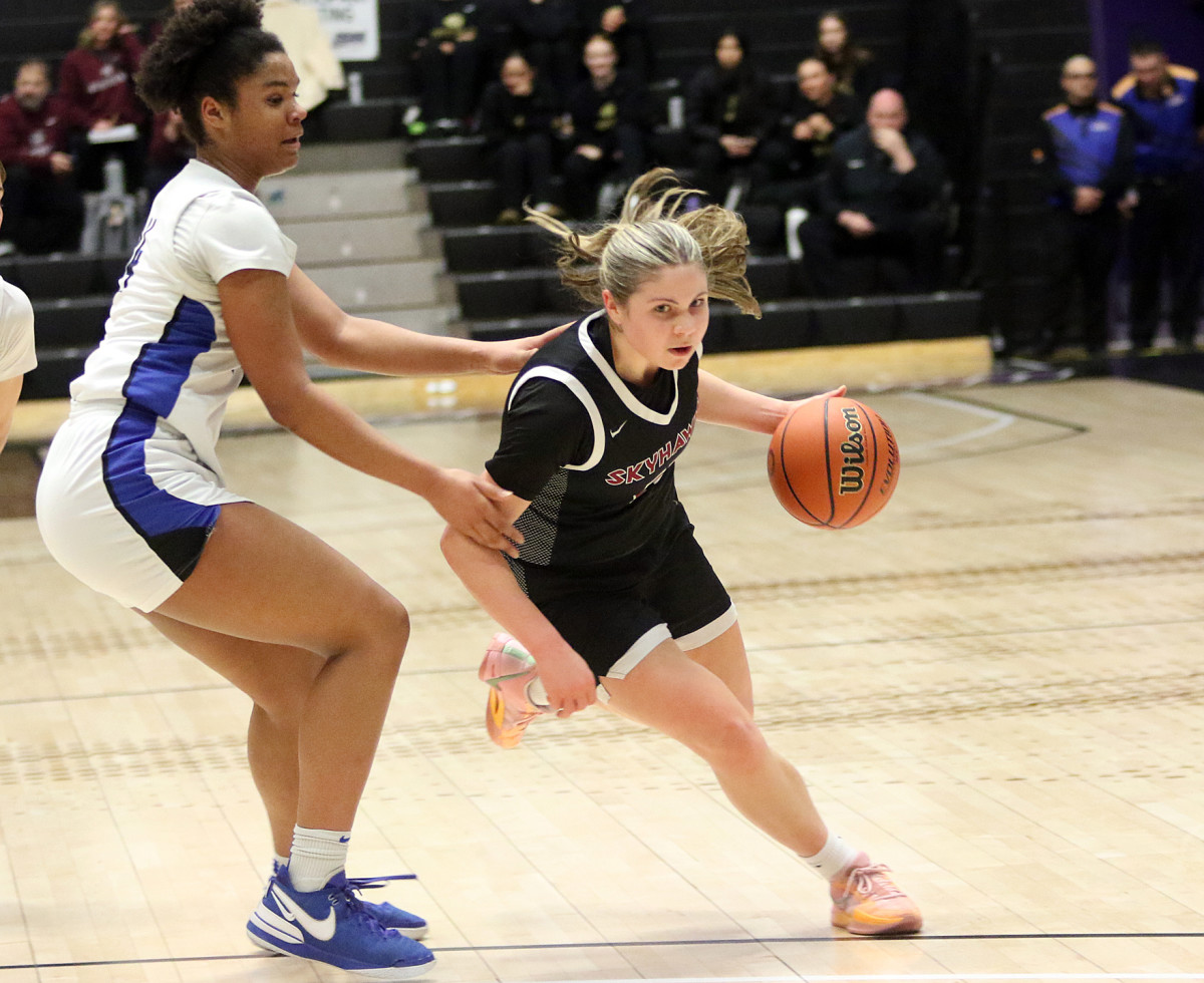 a South Medford Southridge 6A Oregon girls basketball quarterfinal 2024 Dan Brood 22