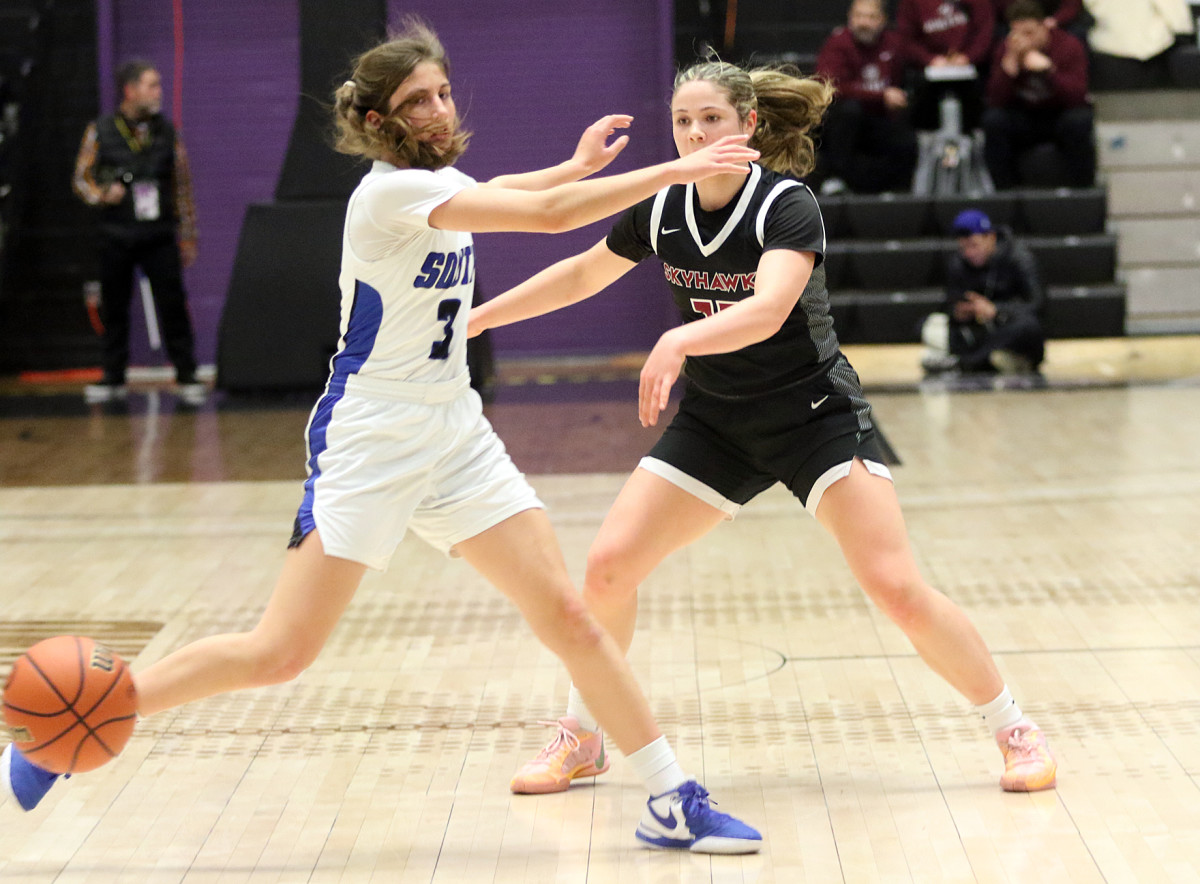 a South Medford Southridge 6A Oregon girls basketball quarterfinal 2024 Dan Brood 21