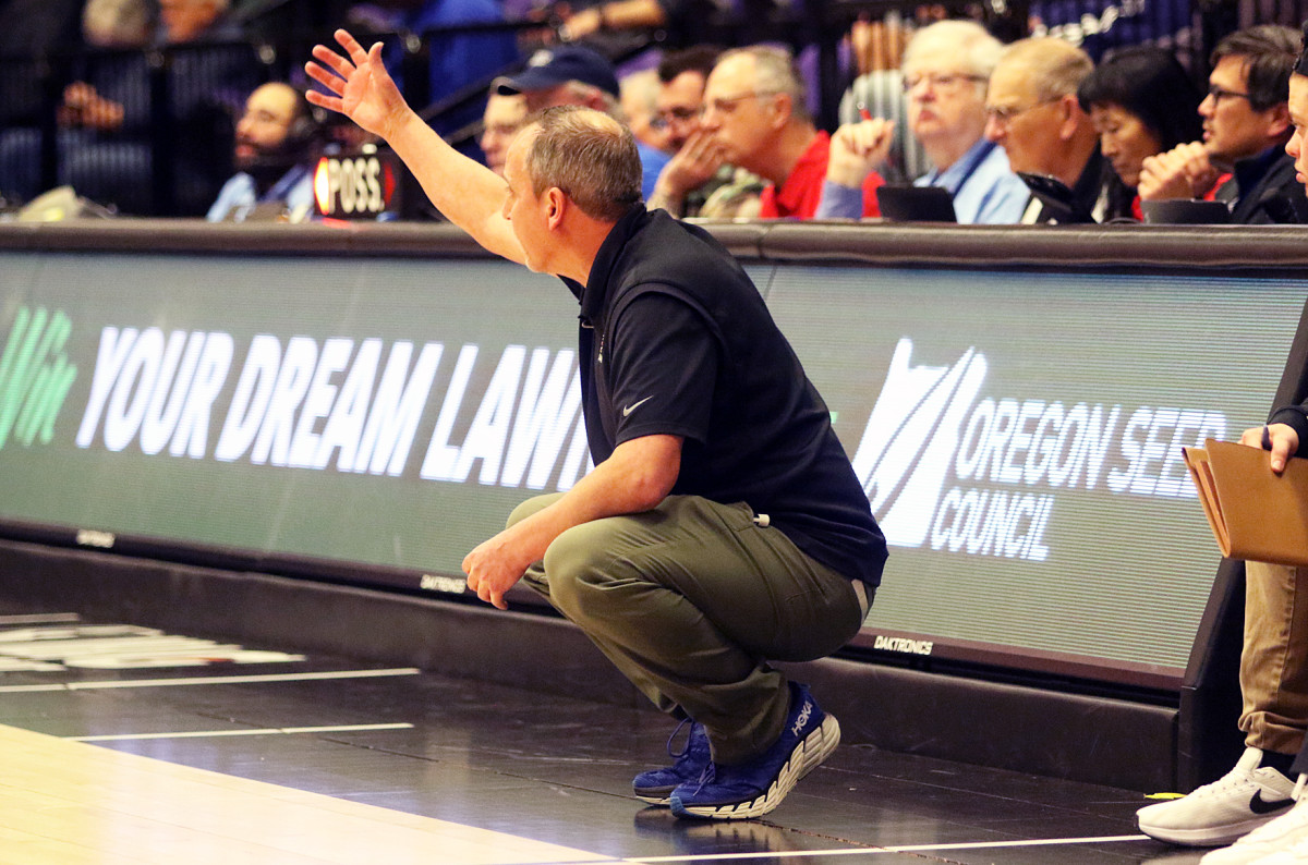 a South Medford Southridge 6A Oregon girls basketball quarterfinal 2024 Dan Brood 25