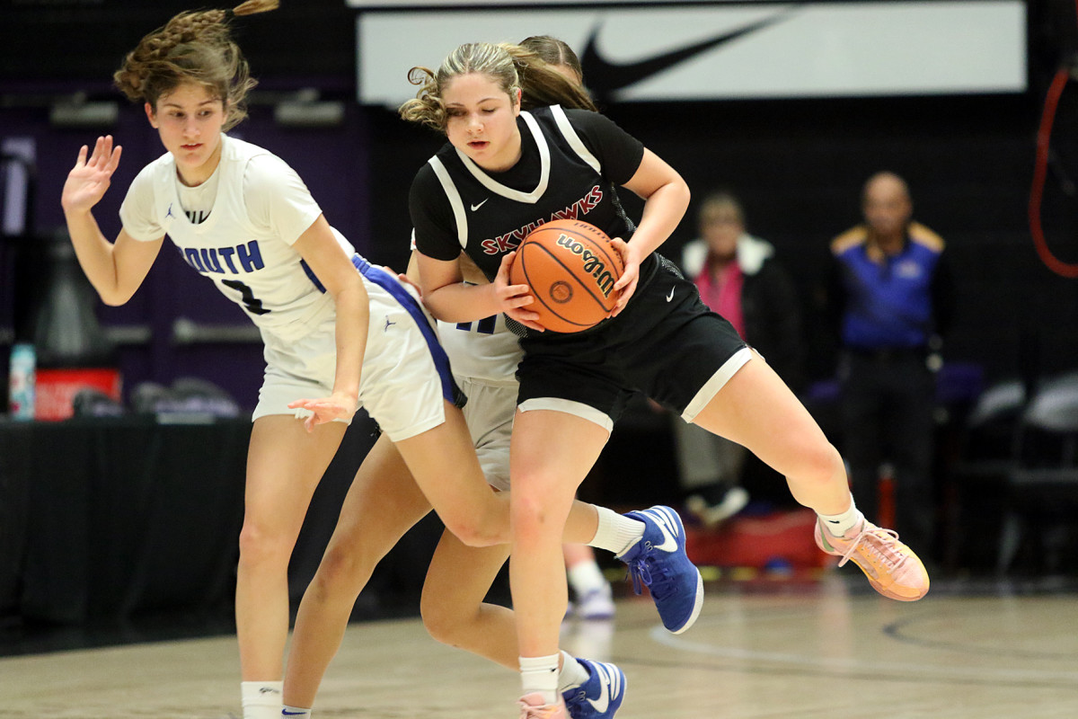 a South Medford Southridge 6A Oregon girls basketball quarterfinal 2024 Dan Brood 26