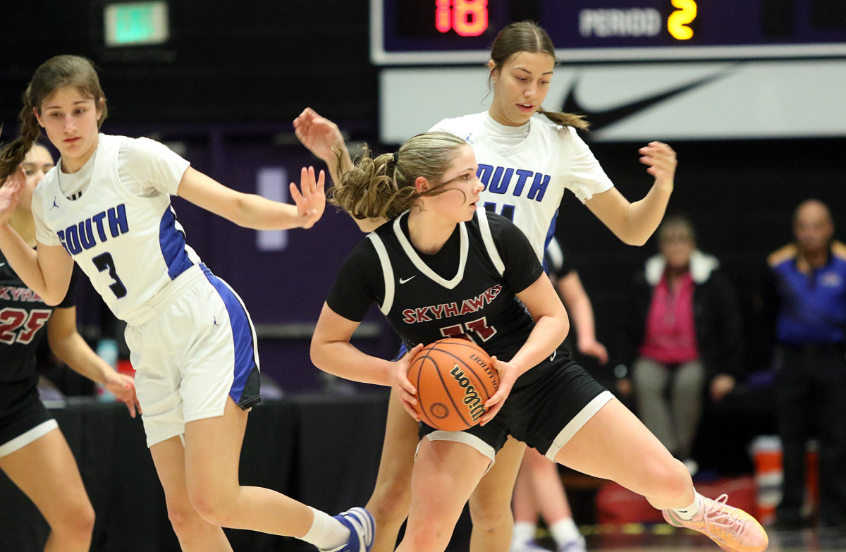 a South Medford Southridge 6A Oregon girls basketball quarterfinal 2024 Dan Brood 27