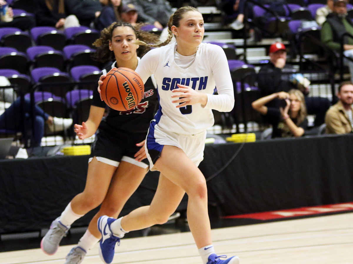 a South Medford Southridge 6A Oregon girls basketball quarterfinal 2024 Dan Brood 29