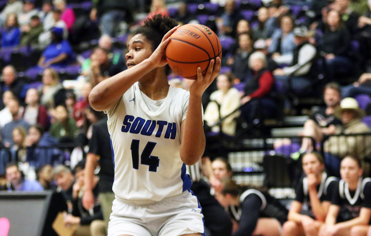 a South Medford Southridge 6A Oregon girls basketball quarterfinal 2024 Dan Brood 34