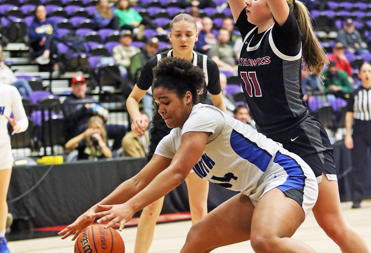 a South Medford Southridge 6A Oregon girls basketball quarterfinal 2024 Dan Brood 31