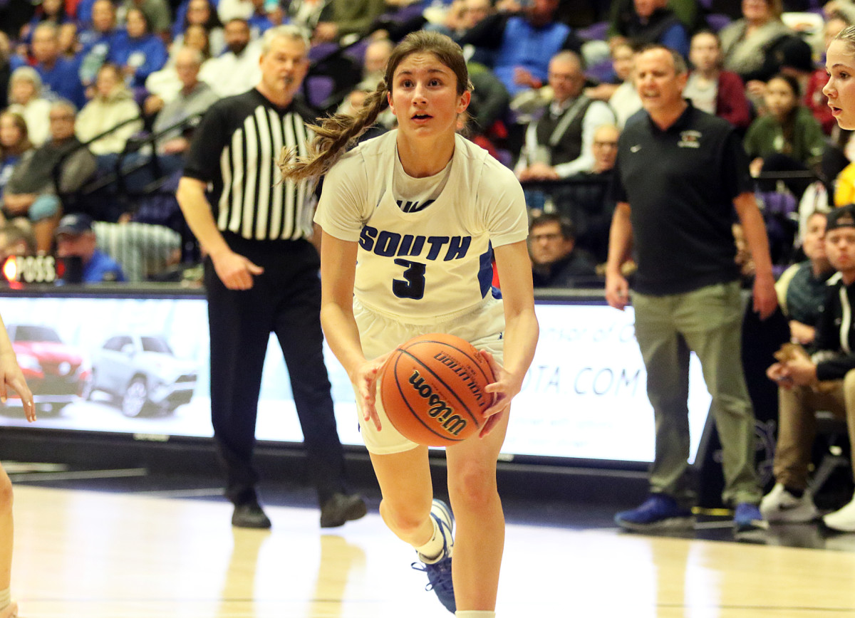 a South Medford Southridge 6A Oregon girls basketball quarterfinal 2024 Dan Brood 38