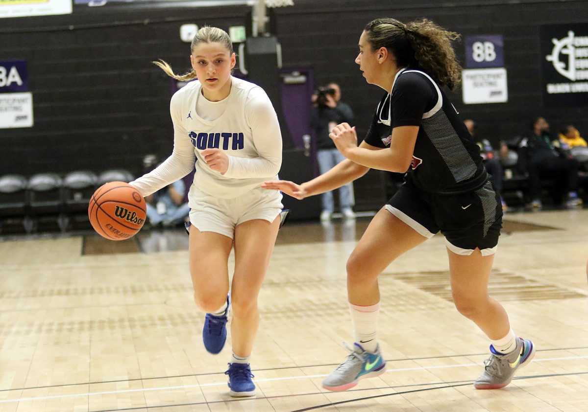 a South Medford Southridge 6A Oregon girls basketball quarterfinal 2024 Dan Brood 35