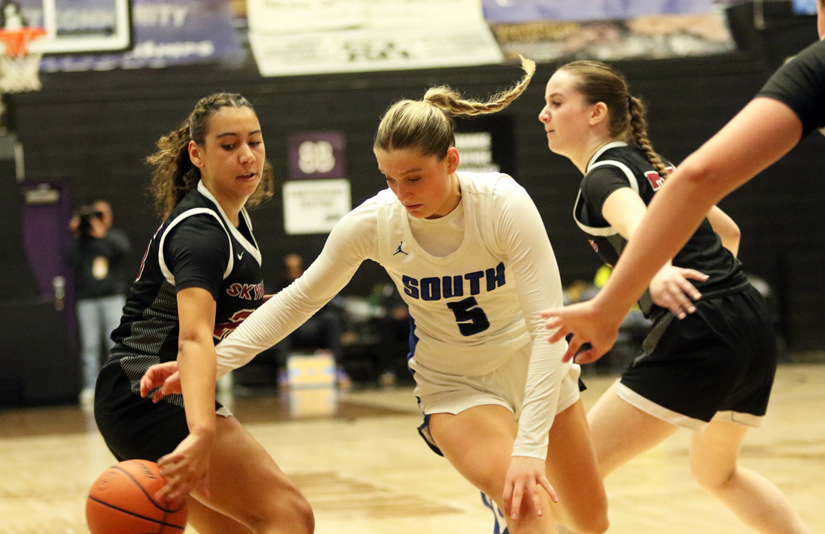 a South Medford Southridge 6A Oregon girls basketball quarterfinal 2024 Dan Brood 41