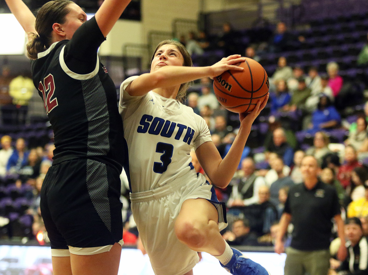 a South Medford Southridge 6A Oregon girls basketball quarterfinal 2024 Dan Brood 39