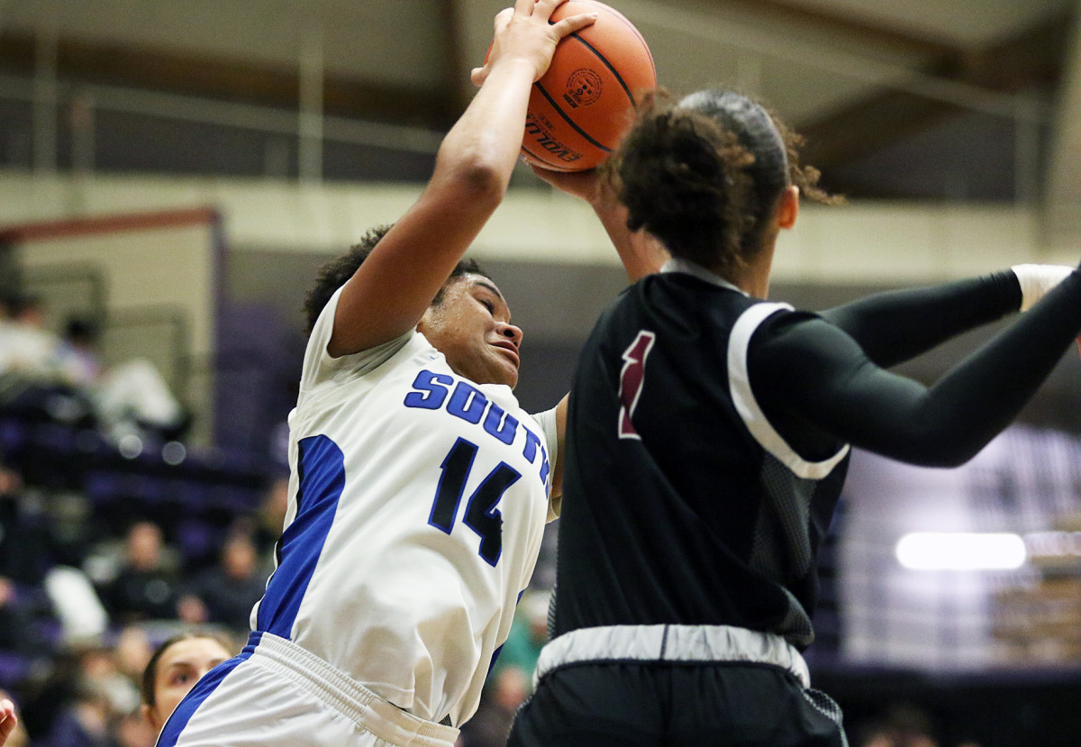 a South Medford Southridge 6A Oregon girls basketball quarterfinal 2024 Dan Brood 44