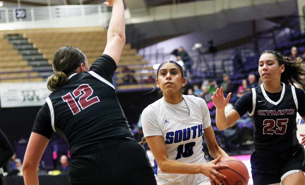 a South Medford Southridge 6A Oregon girls basketball quarterfinal 2024 Dan Brood 50