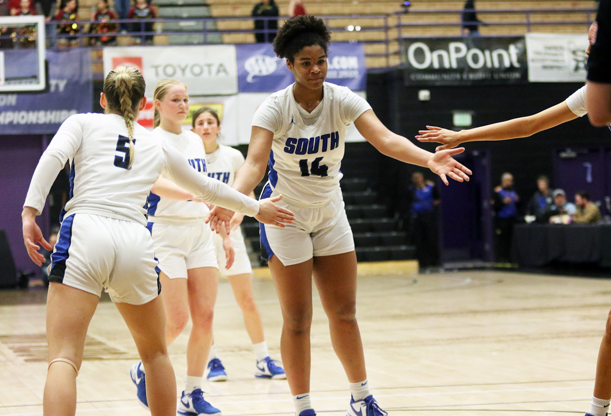 a South Medford Southridge 6A Oregon girls basketball quarterfinal 2024 Dan Brood 49