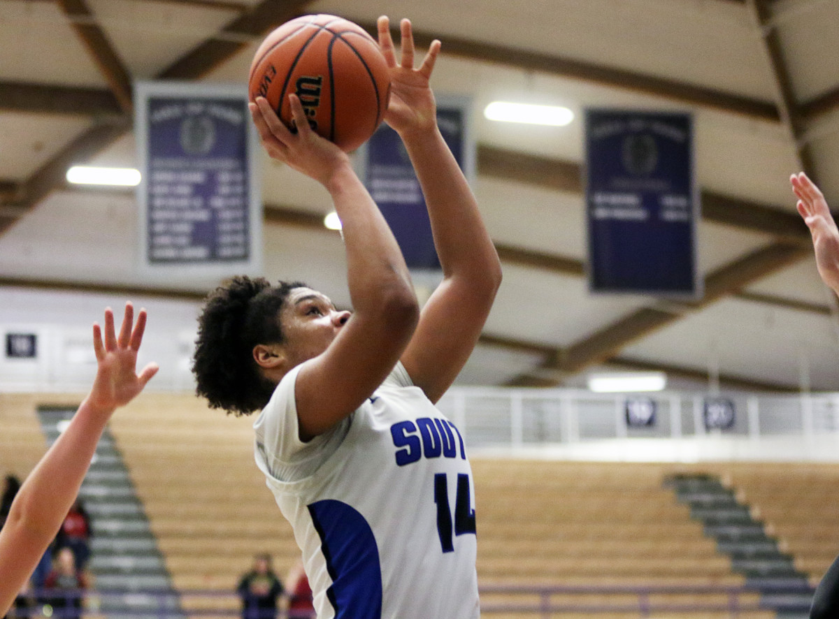 a South Medford Southridge 6A Oregon girls basketball quarterfinal 2024 Dan Brood 51