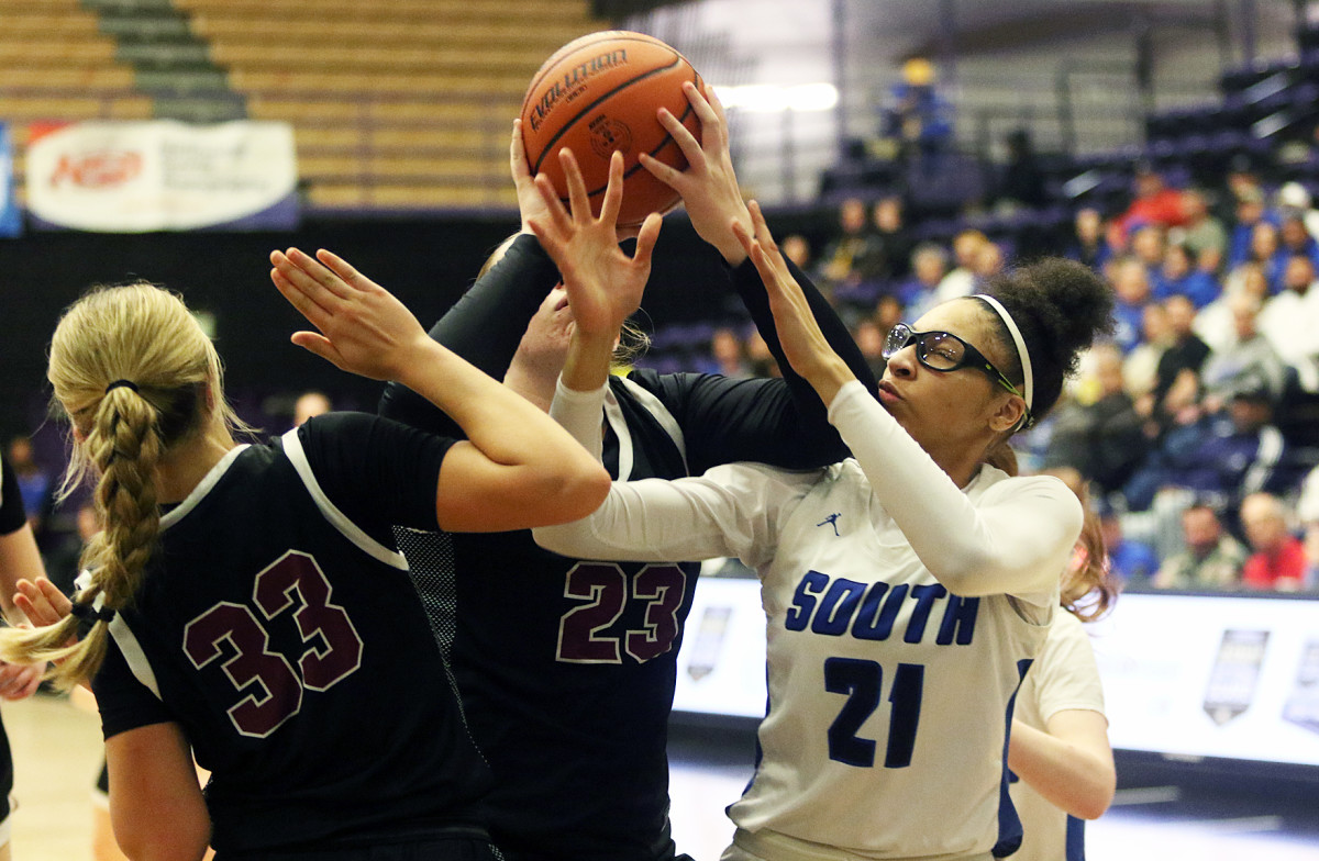 a South Medford Southridge 6A Oregon girls basketball quarterfinal 2024 Dan Brood 54