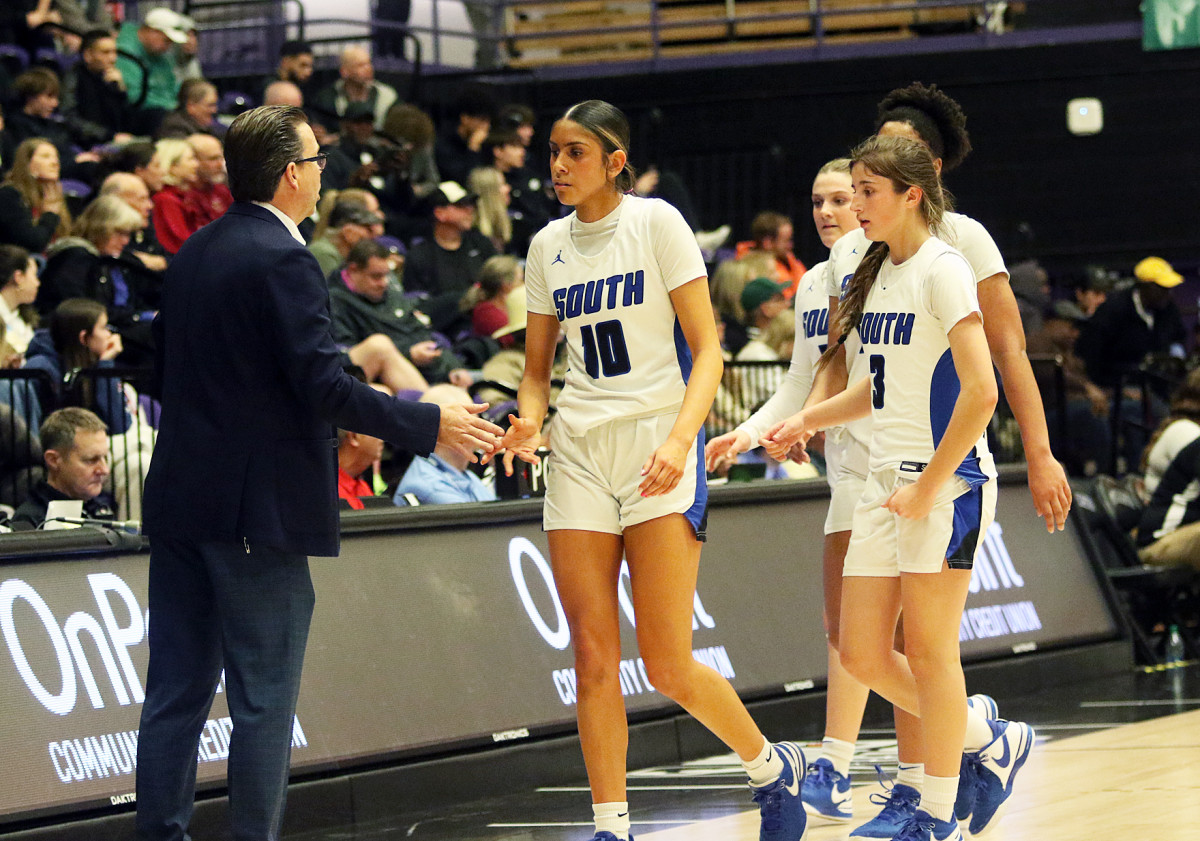 a South Medford Southridge 6A Oregon girls basketball quarterfinal 2024 Dan Brood 53