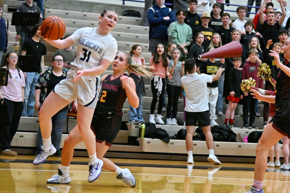 a Redmond Wilsonville 5A Oregon girls basketball quarterfinal 2024 Leon Neuschwander 14