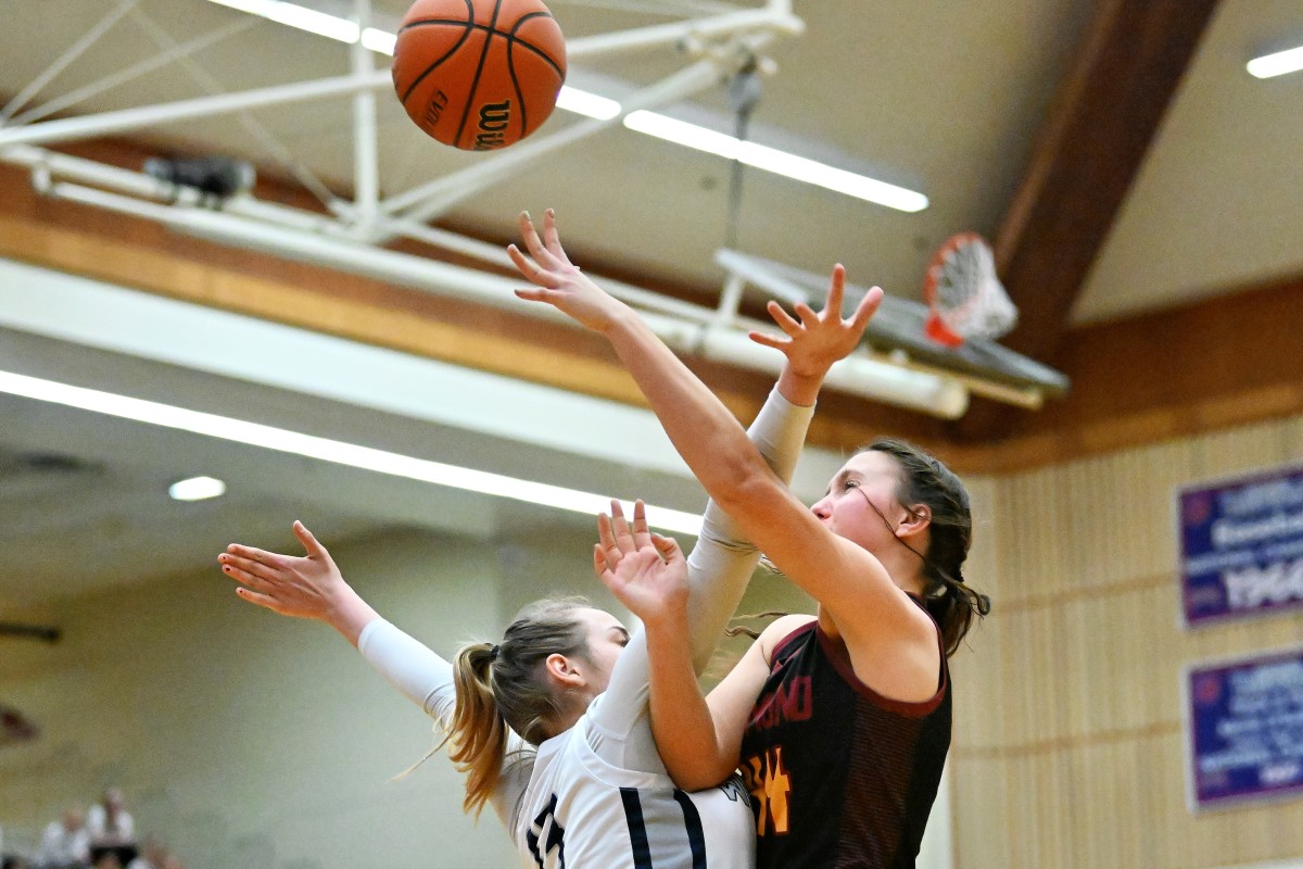 a Redmond Wilsonville 5A Oregon girls basketball quarterfinal 2024 Leon Neuschwander 28