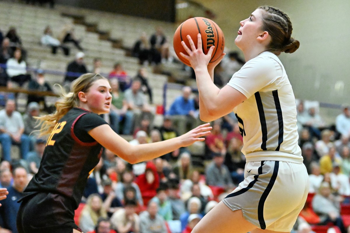 a Redmond Wilsonville 5A Oregon girls basketball quarterfinal 2024 Leon Neuschwander 34