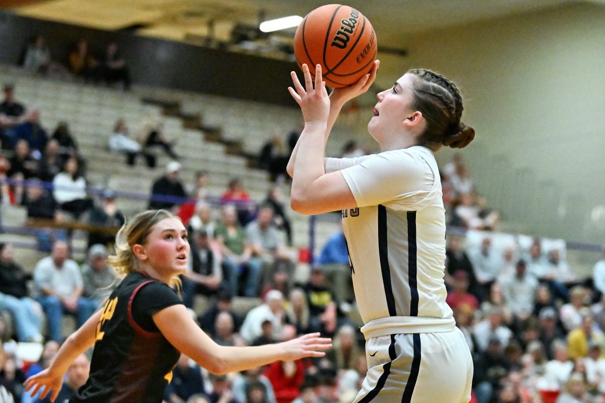 a Redmond Wilsonville 5A Oregon girls basketball quarterfinal 2024 Leon Neuschwander 35