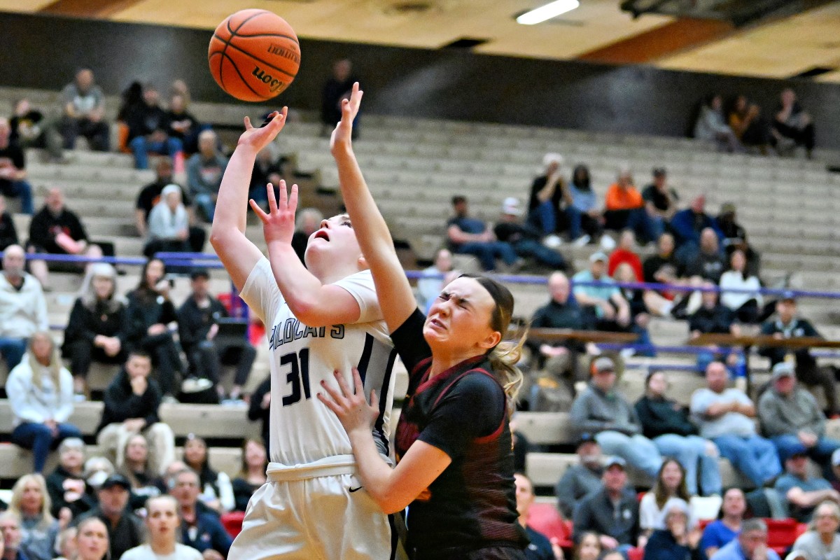 a Redmond Wilsonville 5A Oregon girls basketball quarterfinal 2024 Leon Neuschwander 42