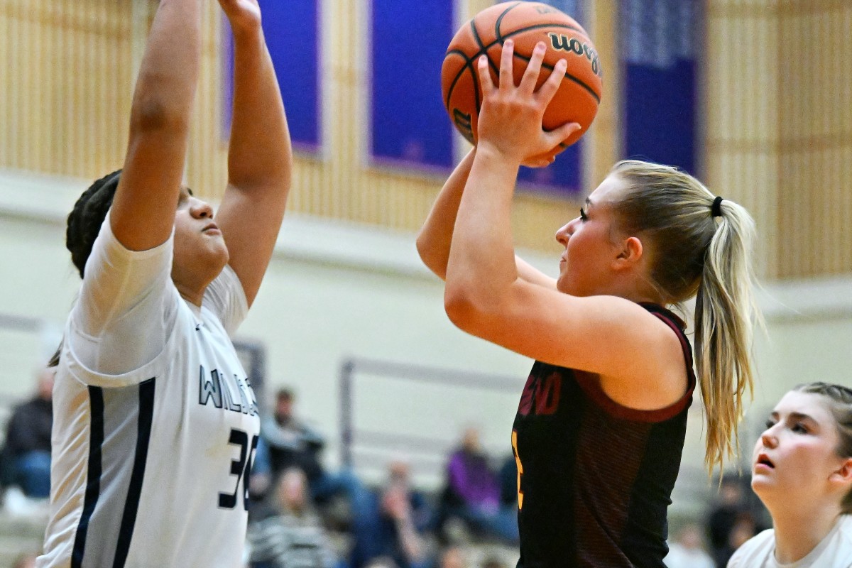 a Redmond Wilsonville 5A Oregon girls basketball quarterfinal 2024 Leon Neuschwander 63