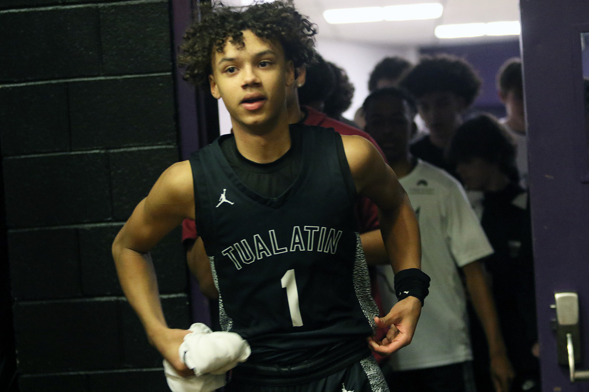 a Tualatin Central Catholic 6A Oregon boys basketball semifinal 2024 Dan Brood 2