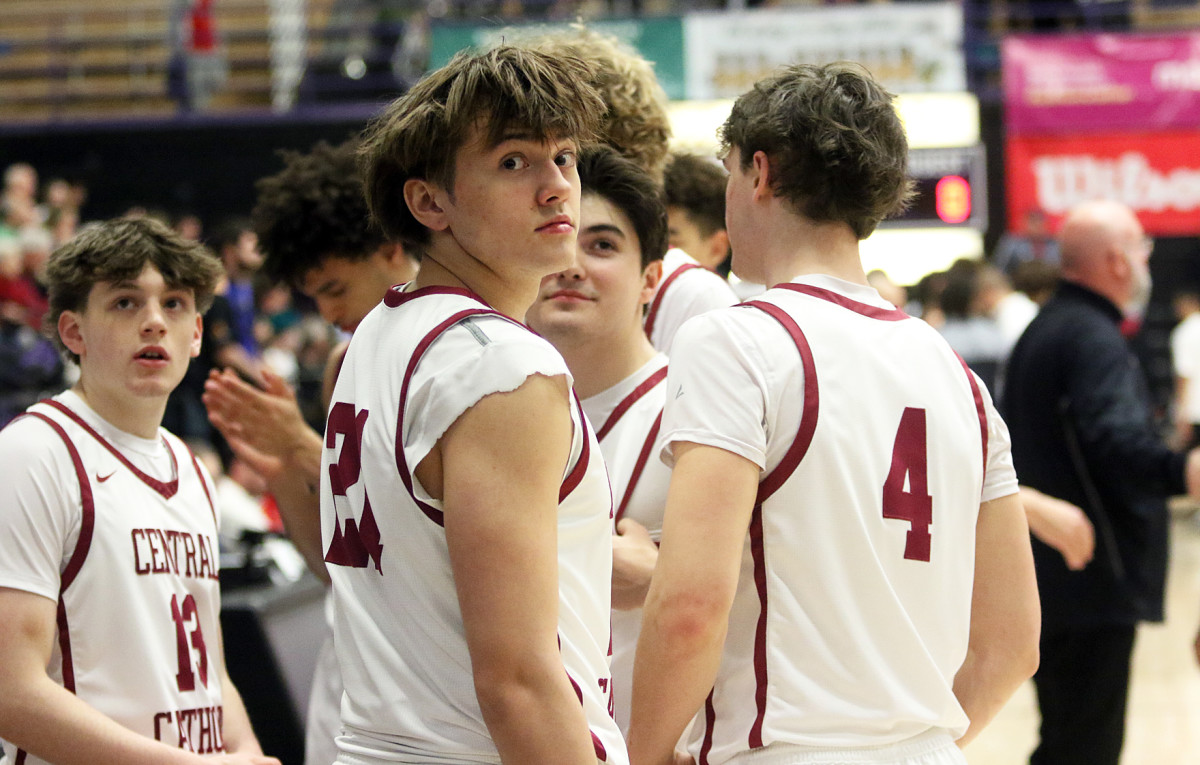 a Tualatin Central Catholic 6A Oregon boys basketball semifinal 2024 Dan Brood 4