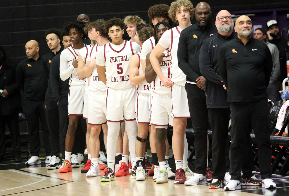 a Tualatin Central Catholic 6A Oregon boys basketball semifinal 2024 Dan Brood 6