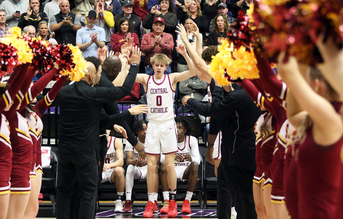 a Tualatin Central Catholic 6A Oregon boys basketball semifinal 2024 Dan Brood 11