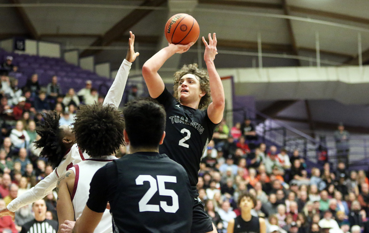 a Tualatin Central Catholic 6A Oregon boys basketball semifinal 2024 Dan Brood 14