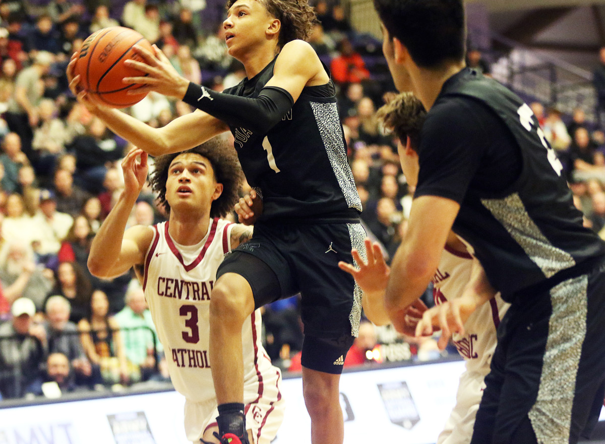 a Tualatin Central Catholic 6A Oregon boys basketball semifinal 2024 Dan Brood 16