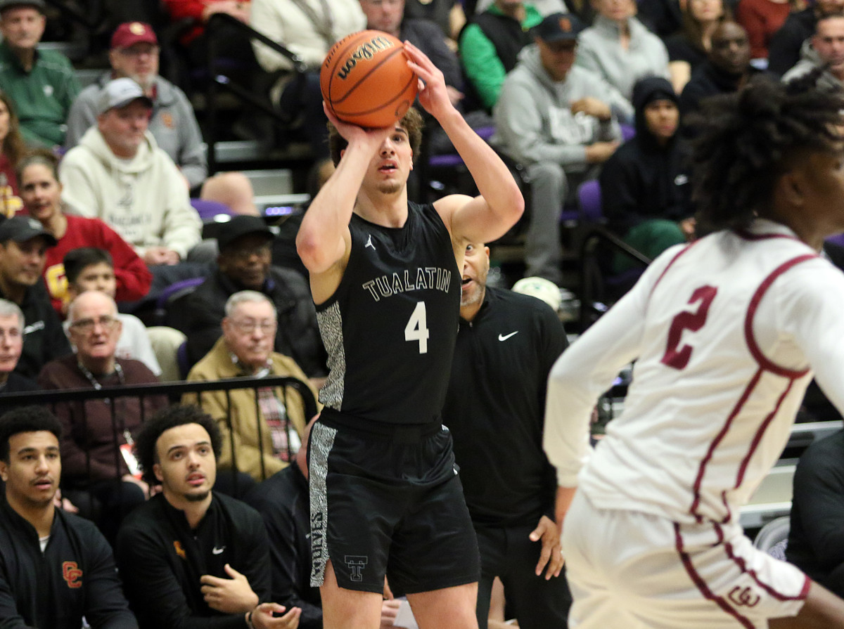 a Tualatin Central Catholic 6A Oregon boys basketball semifinal 2024 Dan Brood 20