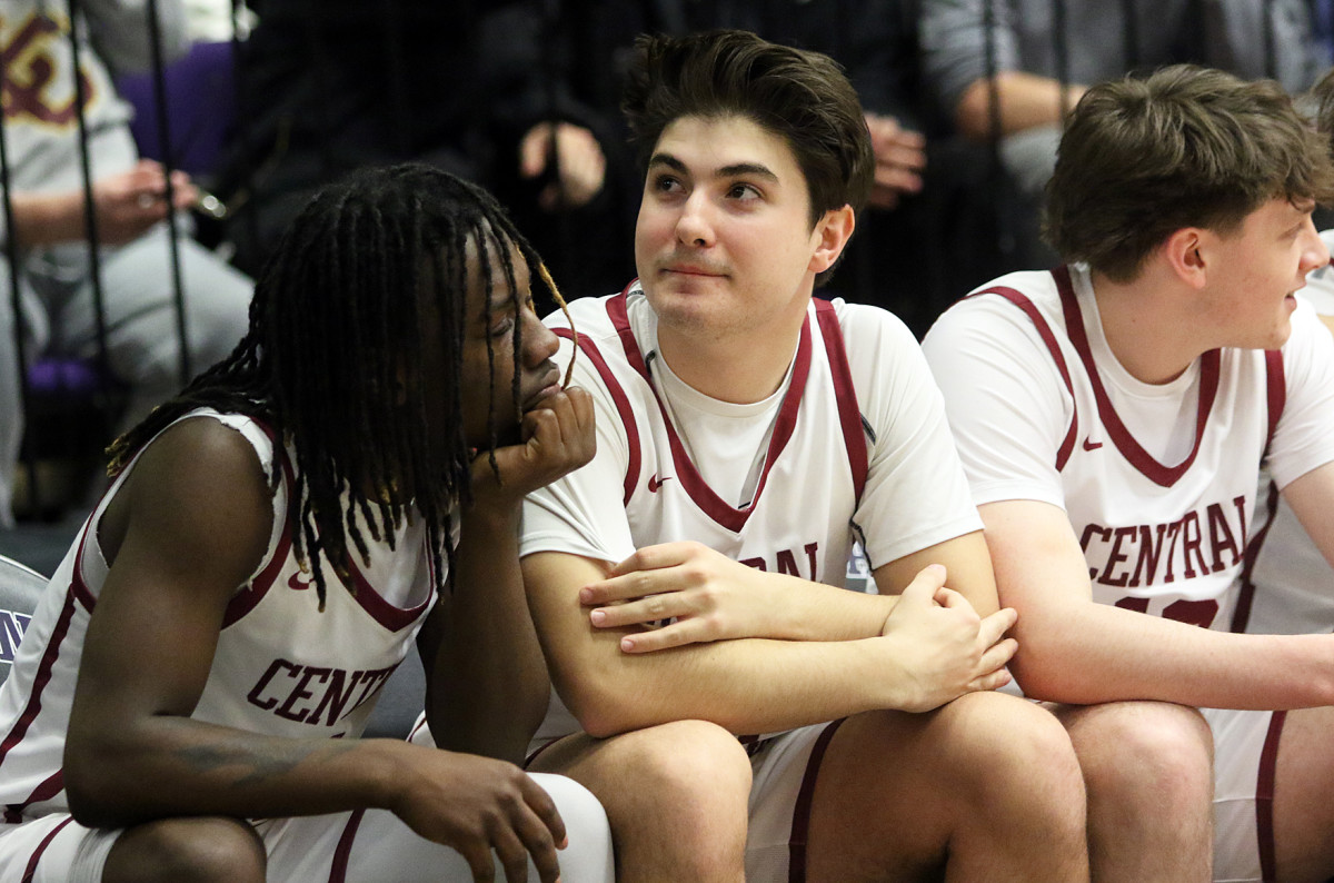 a Tualatin Central Catholic 6A Oregon boys basketball semifinal 2024 Dan Brood 22