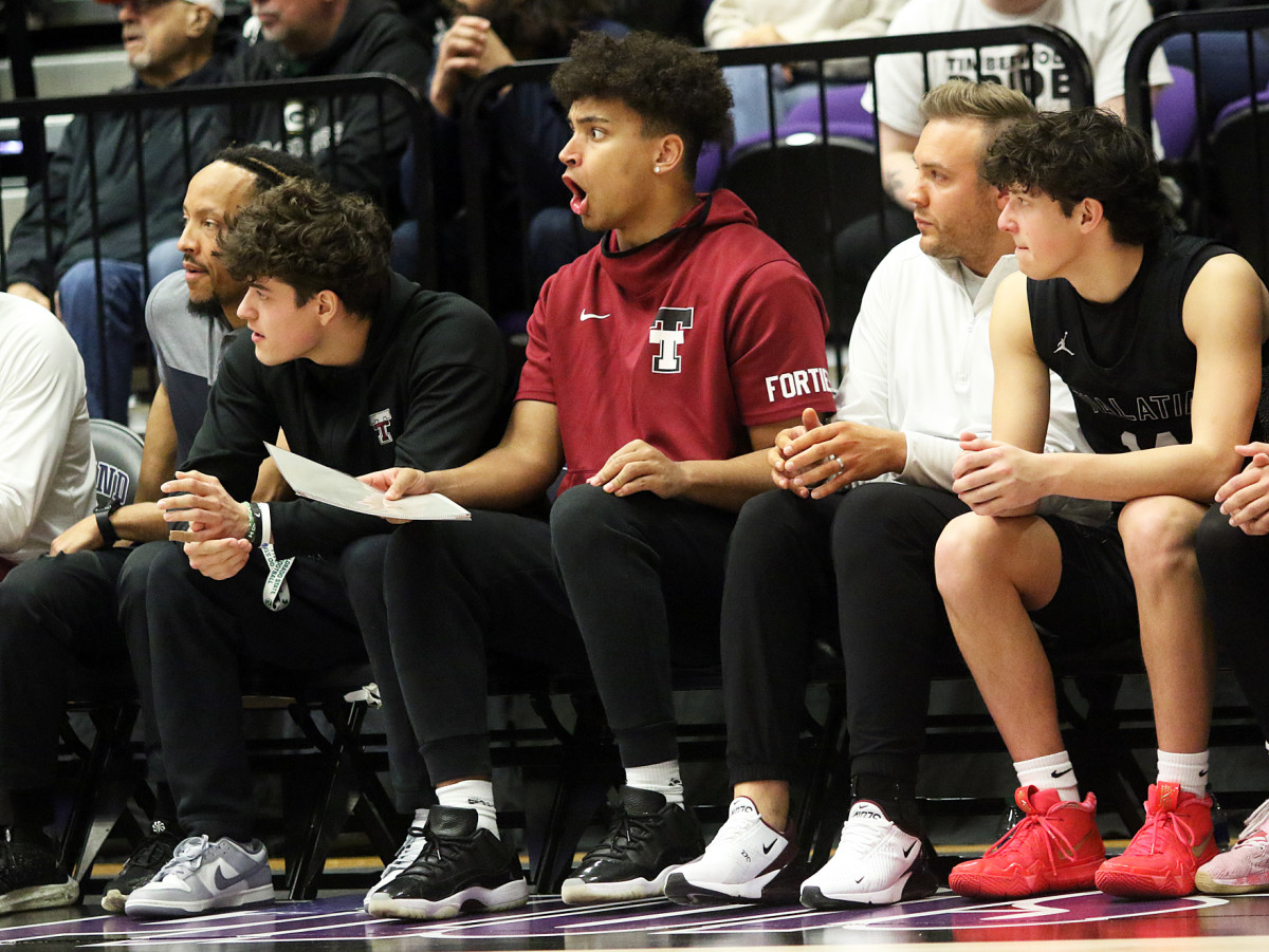 a Tualatin Central Catholic 6A Oregon boys basketball semifinal 2024 Dan Brood 40