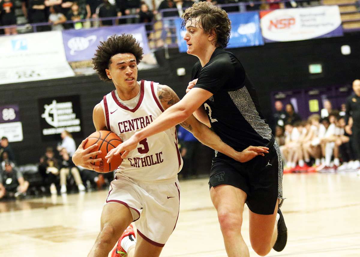 a Tualatin Central Catholic 6A Oregon boys basketball semifinal 2024 Dan Brood 39