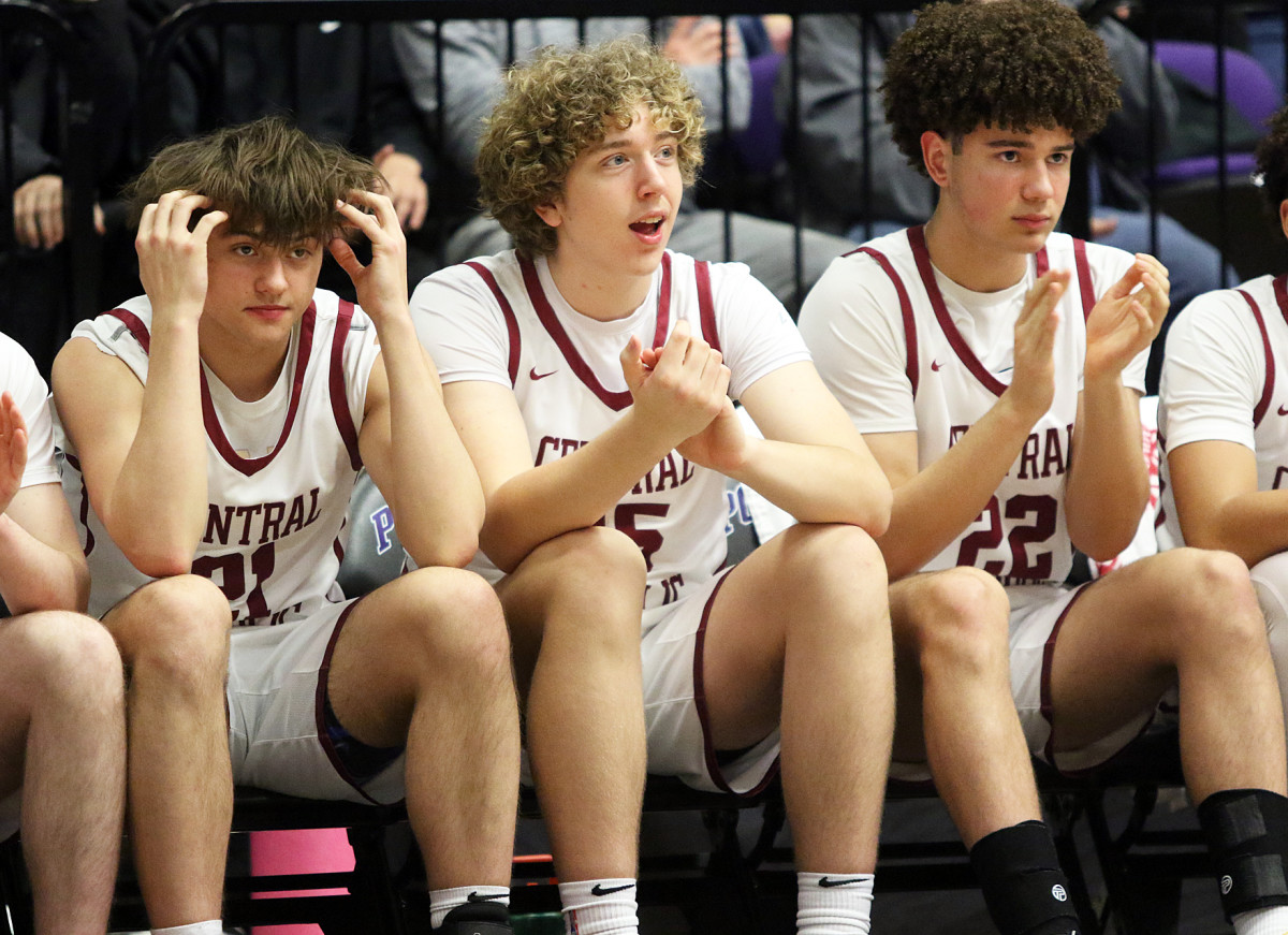 a Tualatin Central Catholic 6A Oregon boys basketball semifinal 2024 Dan Brood 50