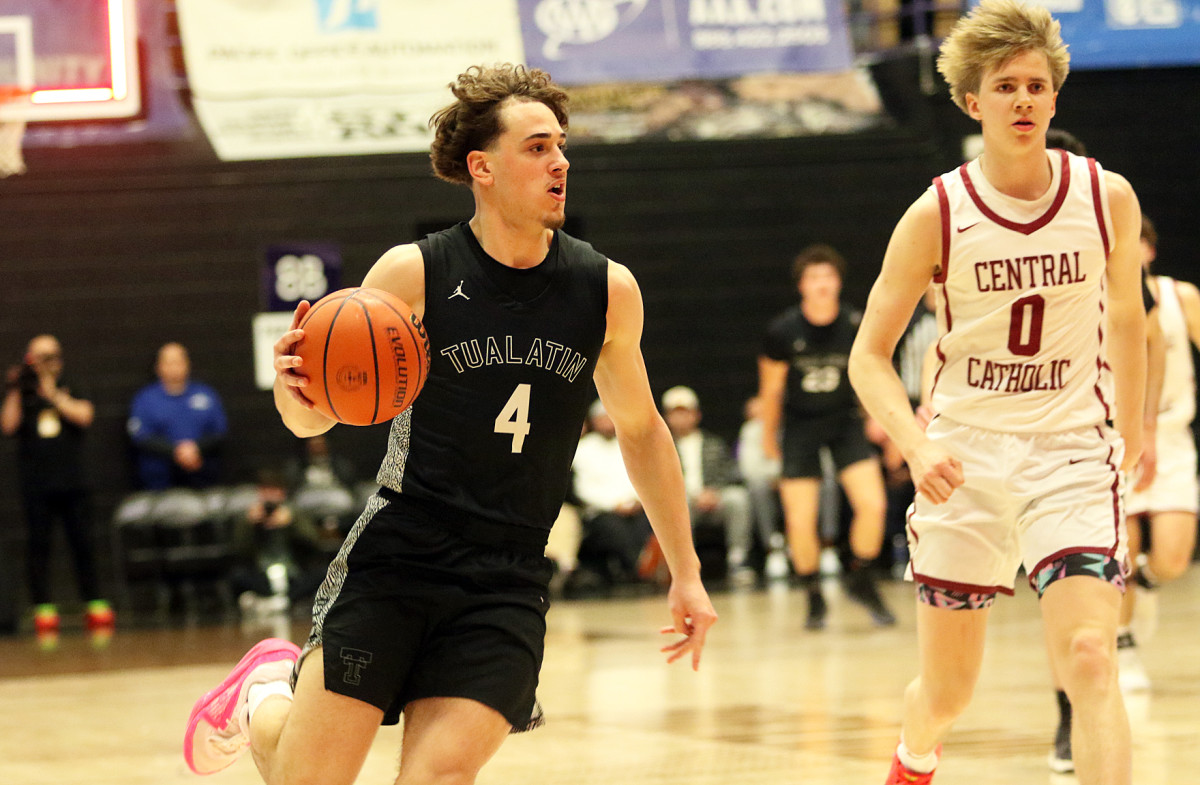 a Tualatin Central Catholic 6A Oregon boys basketball semifinal 2024 Dan Brood 48