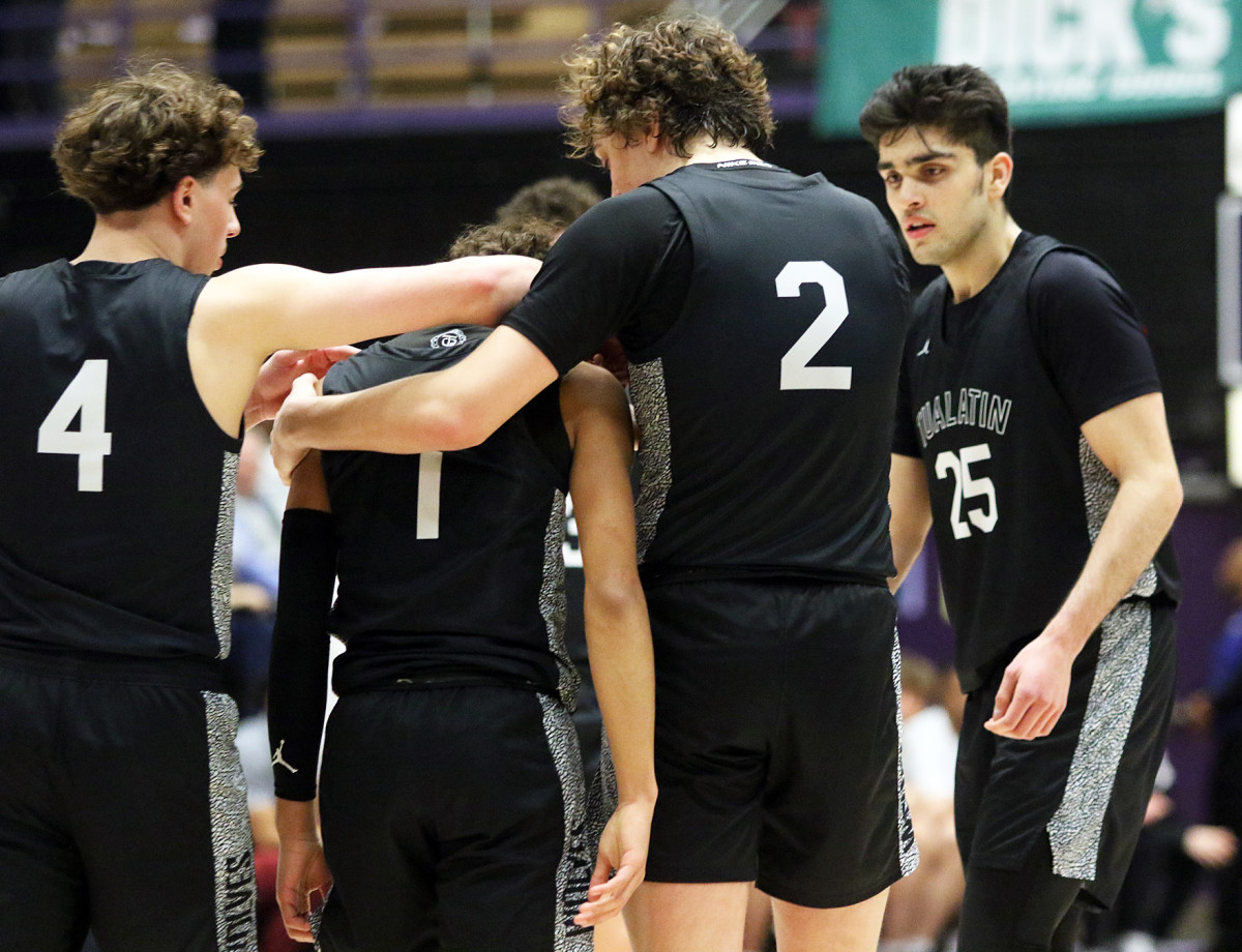 a Tualatin Central Catholic 6A Oregon boys basketball semifinal 2024 Dan Brood 49