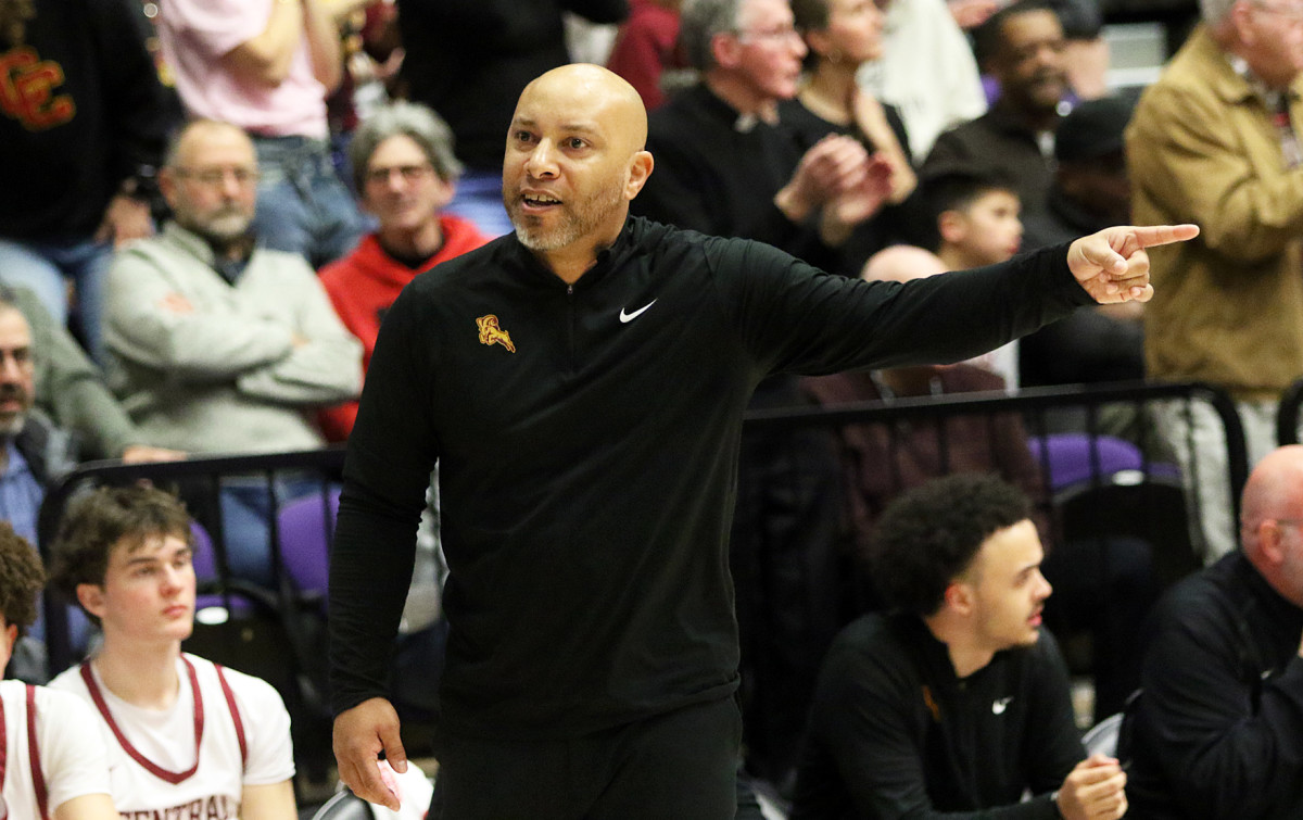 a Tualatin Central Catholic 6A Oregon boys basketball semifinal 2024 Dan Brood 58